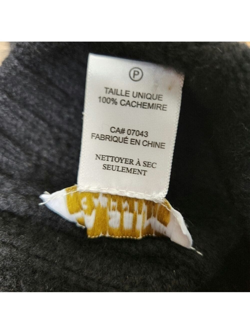 La Seine 100% Cashmere Hat with Pompom NWOT - Picture 8 of 8